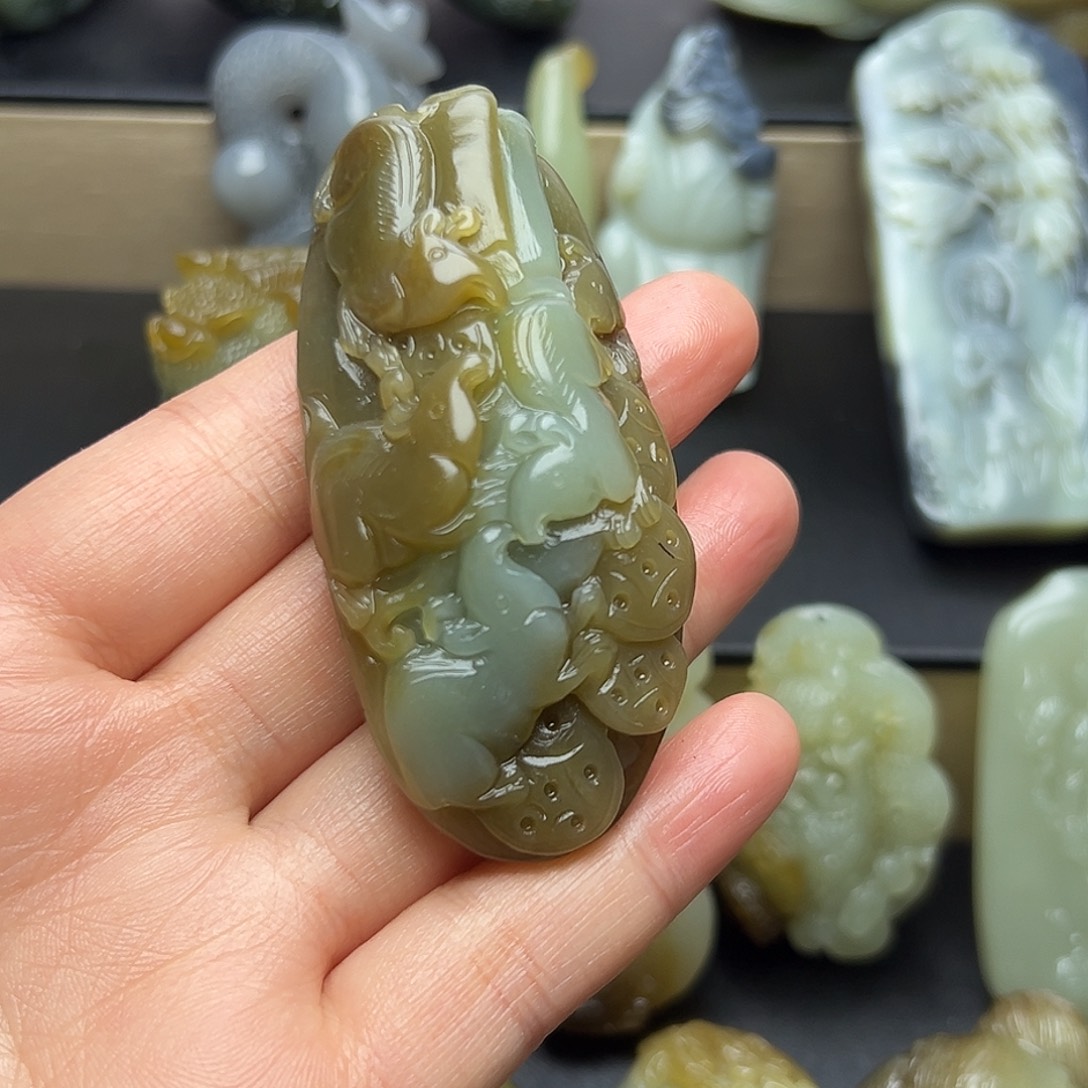 和田玉未镶嵌挂件