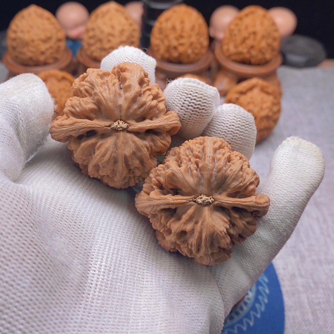 孙***。吊坠文玩核桃文玩核桃