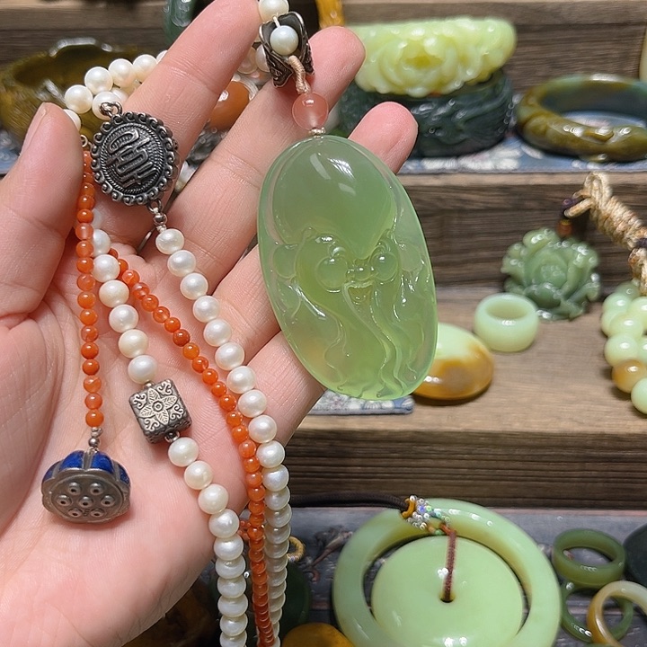 ****儿岫岩河磨玉（透闪石质玉）手镯未镶嵌