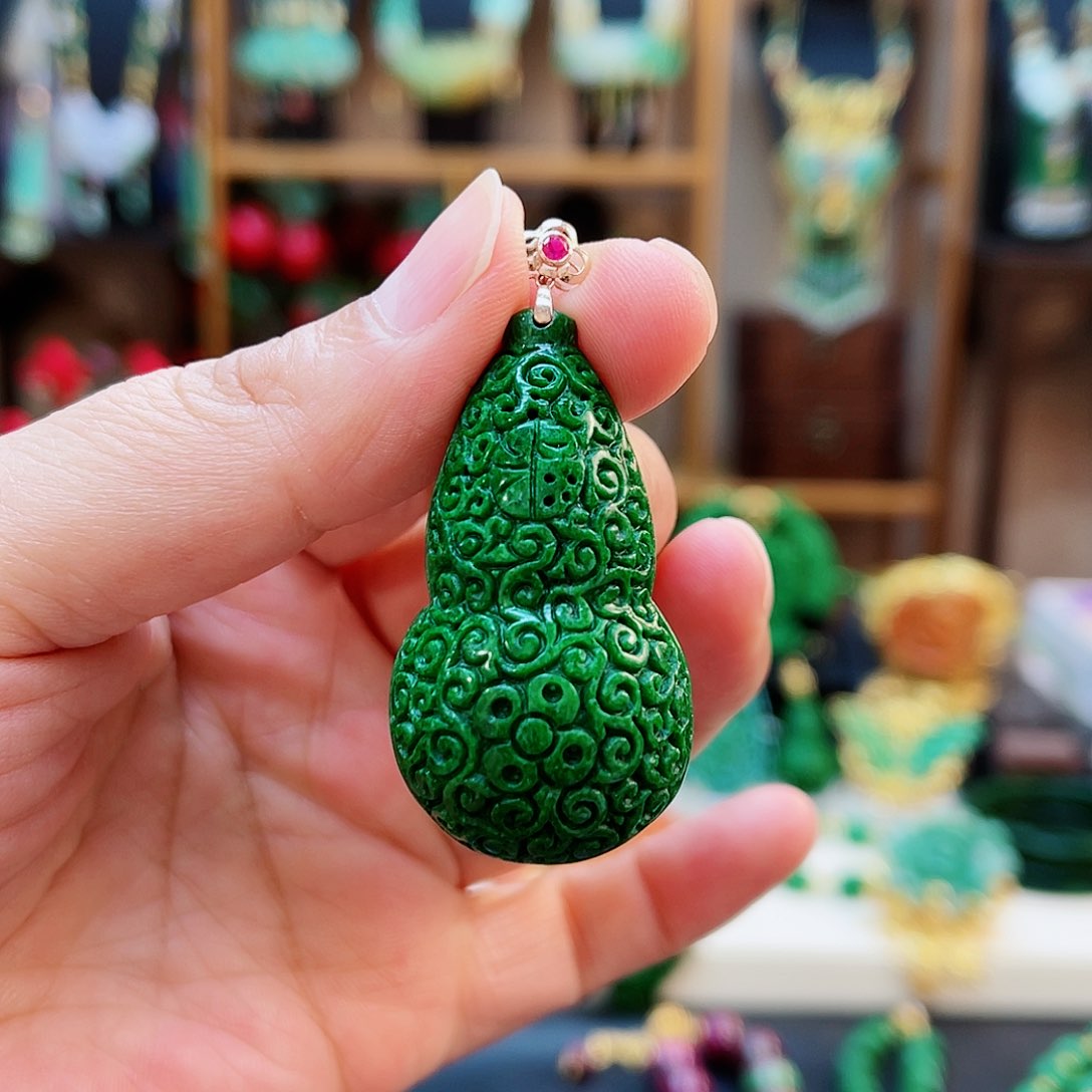 翡翠18K金镶嵌颈饰48小时鉴赏期