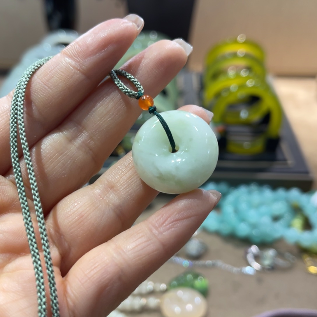 岫玉手镯未镶嵌手镯