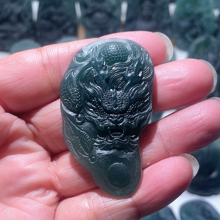 定制翡翠未镶嵌龙