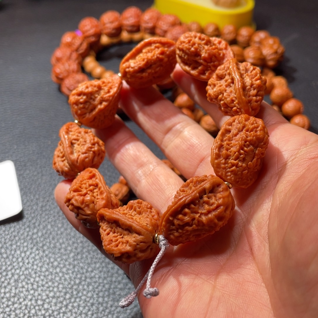 文玩核桃手串新年快乐