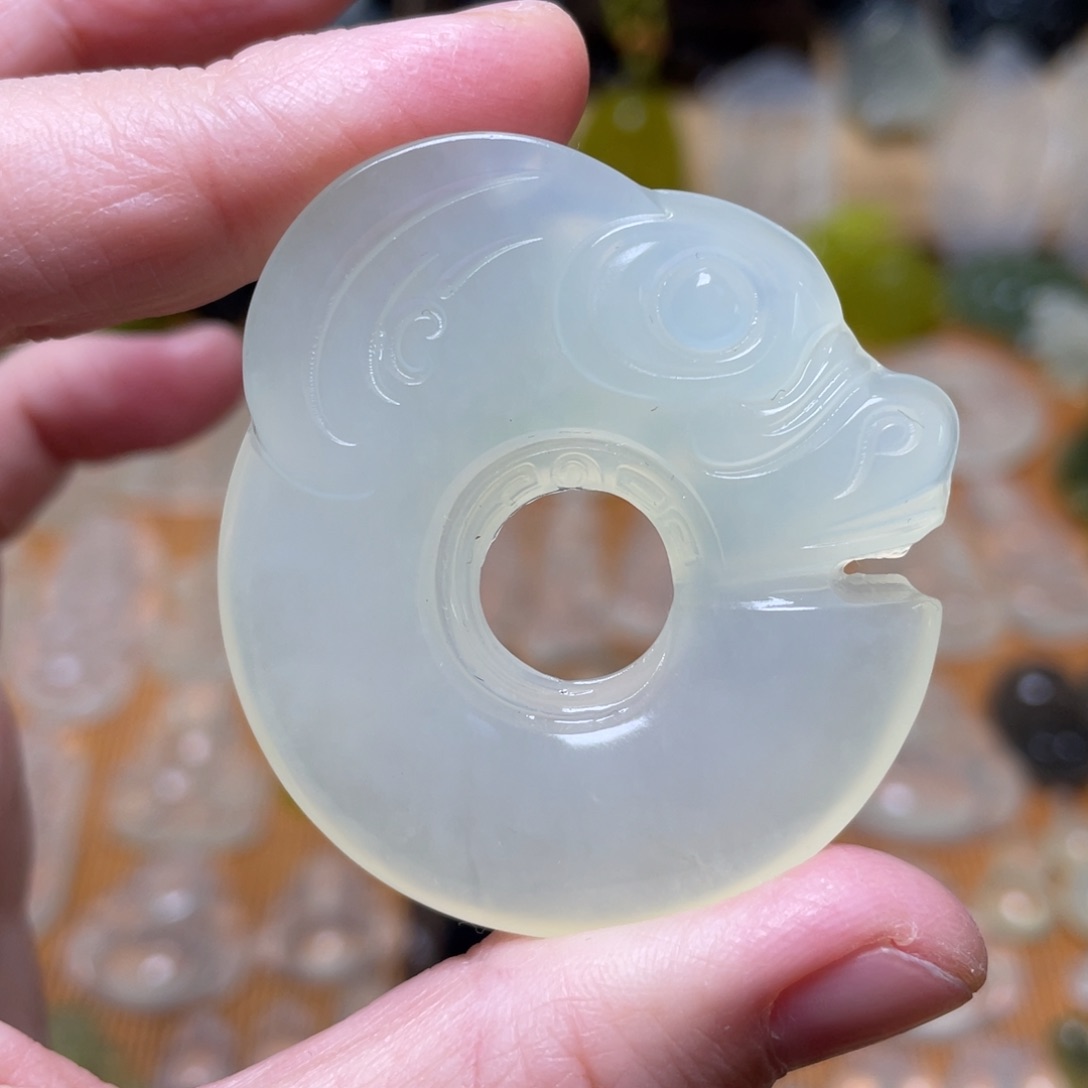 蛇纹石玉吊坠未镶嵌