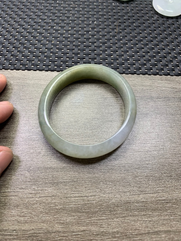 天然翡翠A货 贵妃手镯 53.5圈 细腻水足