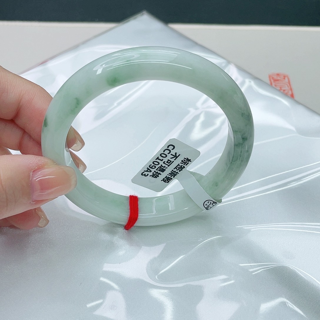 翡翠手镯未镶嵌正58