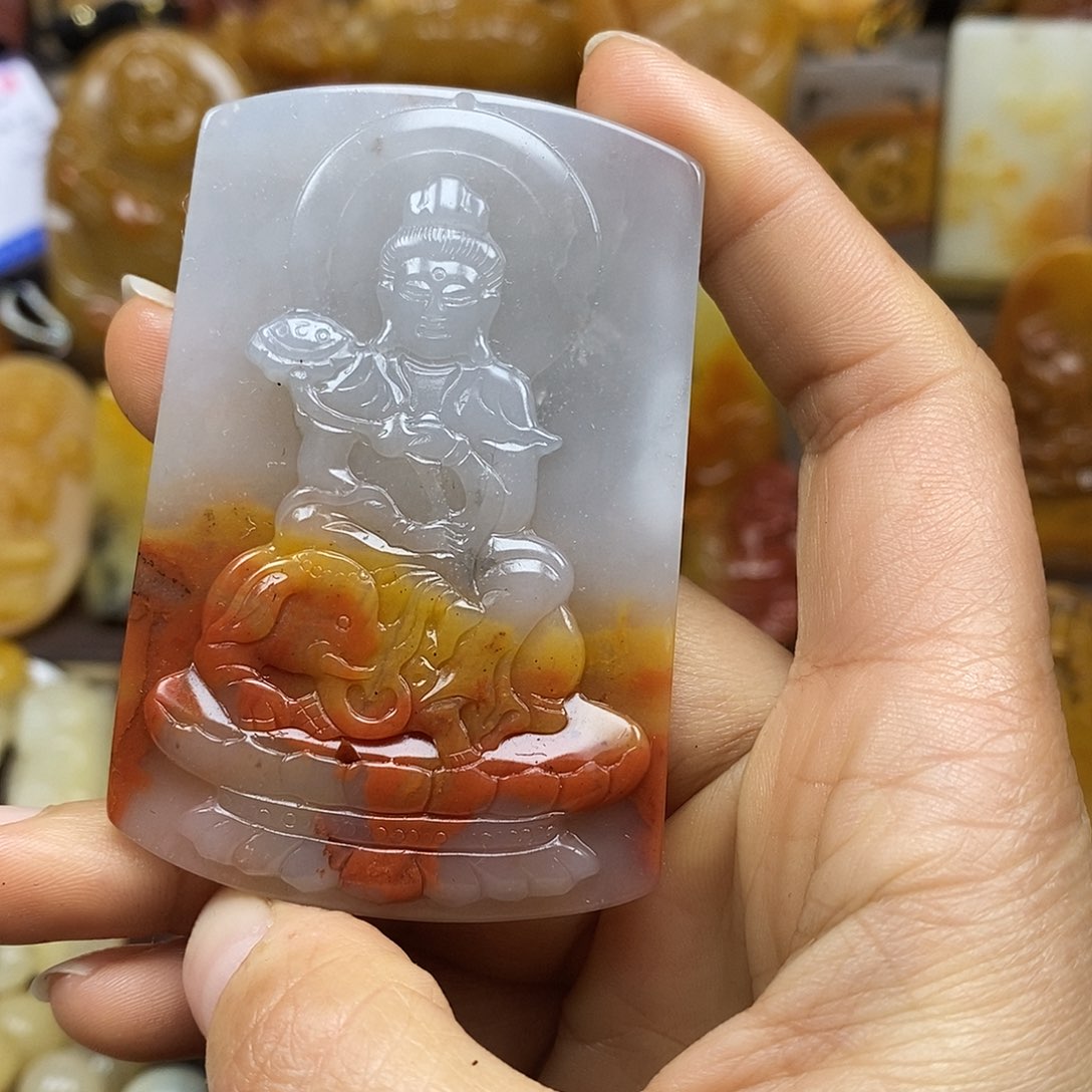石英质玉（黄龙玉）颈饰未镶嵌