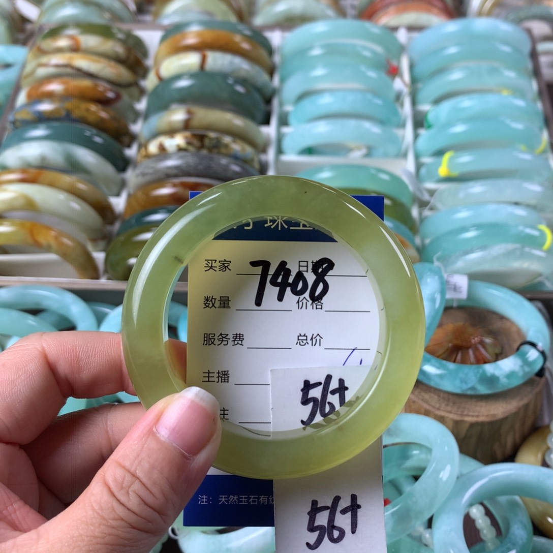 蛇纹石玉手镯未镶嵌7408