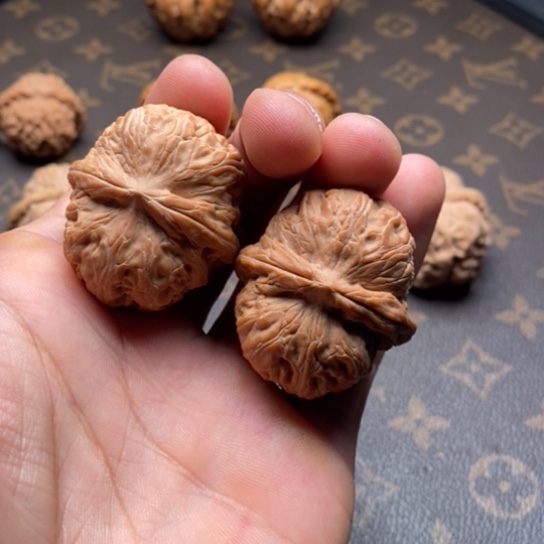 文玩核桃把件元宝