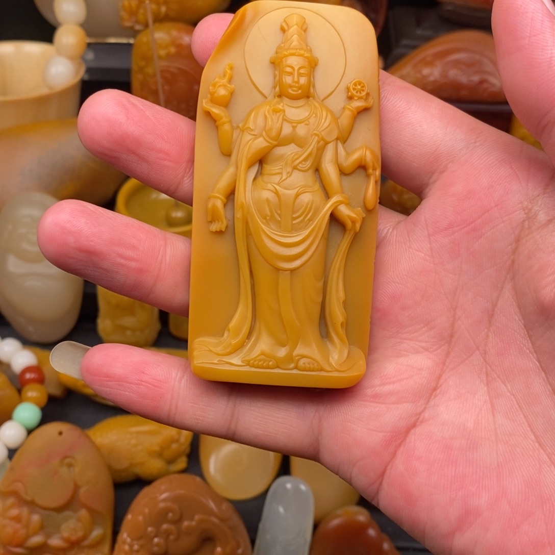 石英质玉未镶嵌颈饰