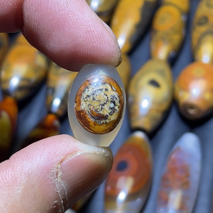 宝***爷玛瑙/玉髓未镶嵌颈饰