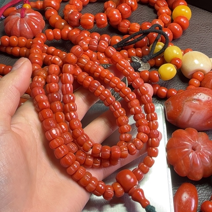 颈饰琉璃里*斯琉璃…………..