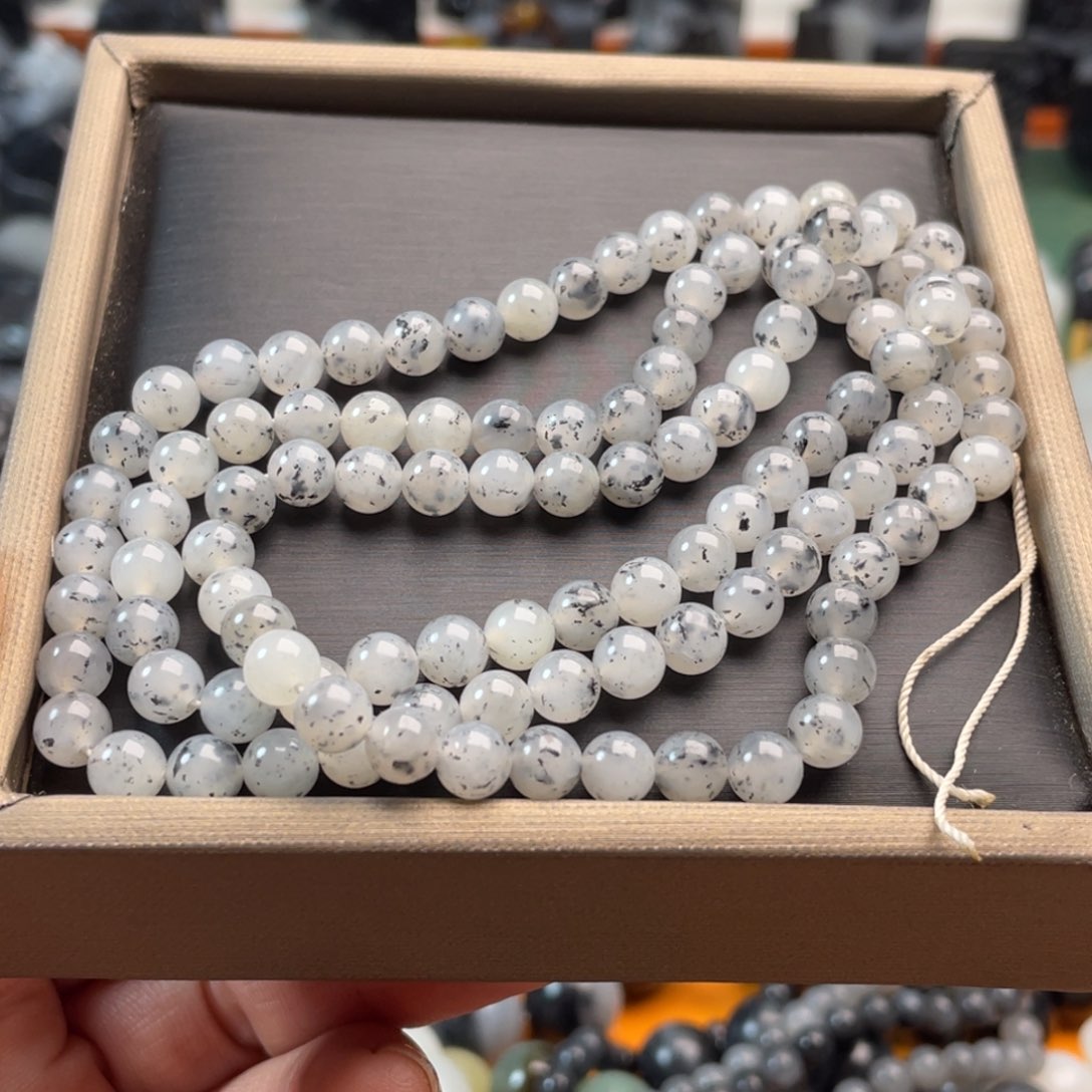 和田玉颈饰未镶嵌三*，