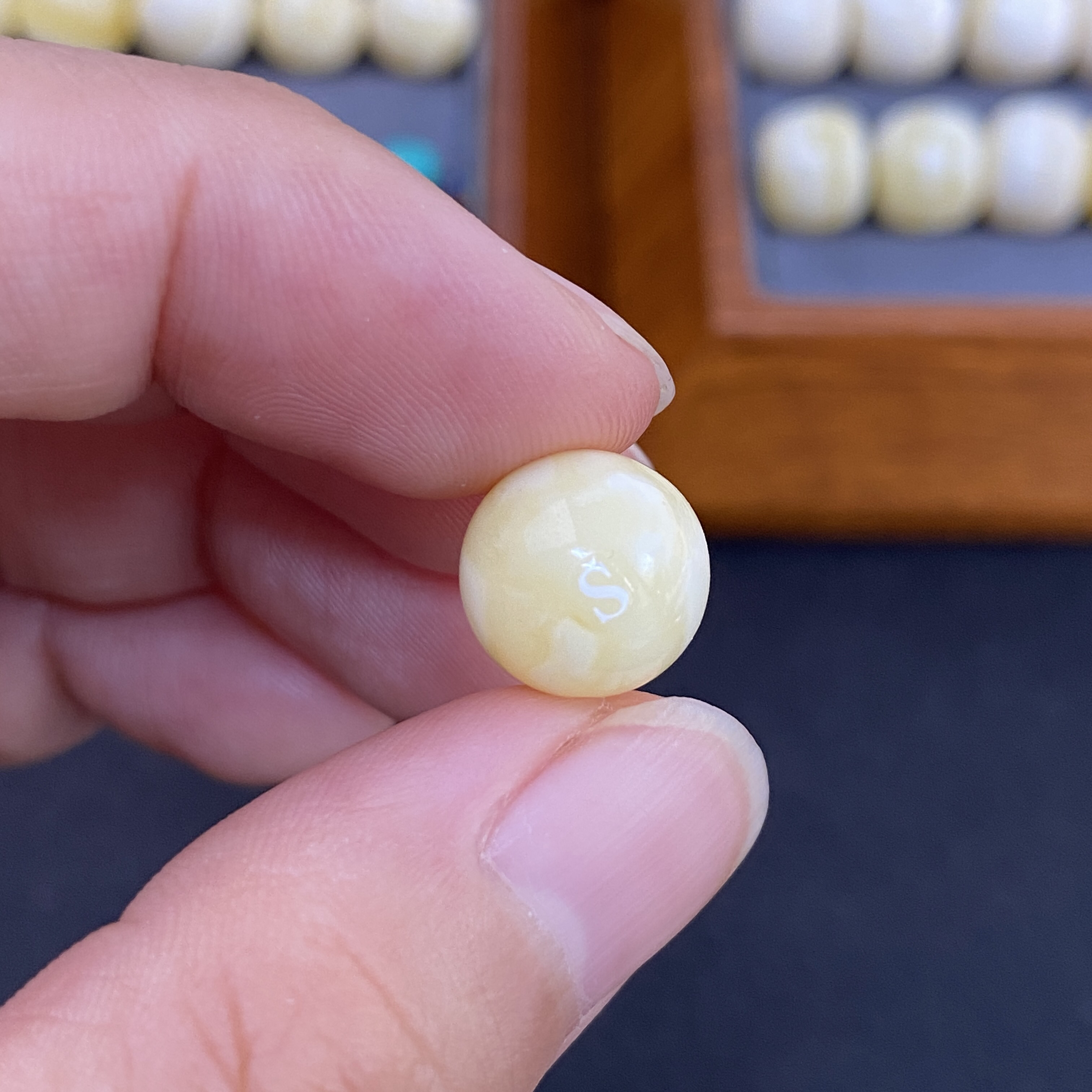 11mm白花蜜蜡天然原矿俄料圆珠猴头星月核尖百香文玩手串配饰单珠