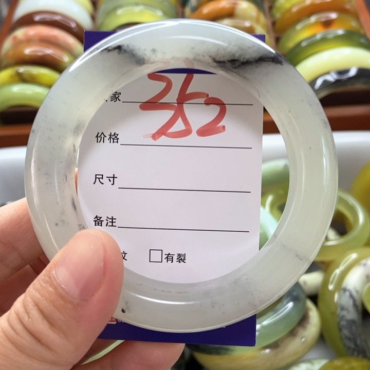 伟***吖未镶嵌蛇纹石玉手镯