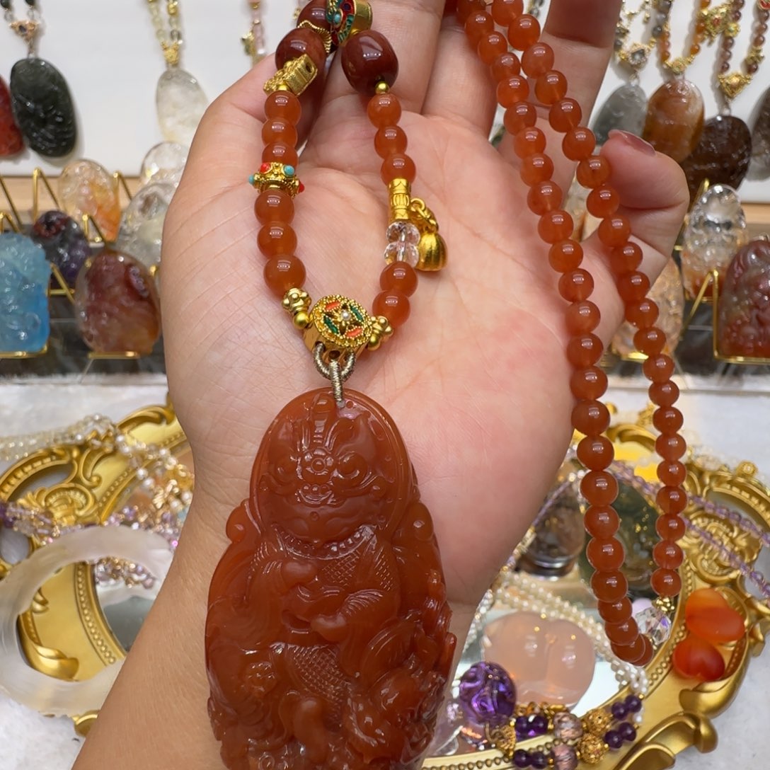 ****子未镶嵌颈饰水晶九尾狐