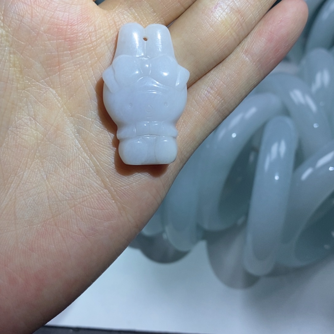 翡翠未镶嵌颈饰翡翠多其样发其一