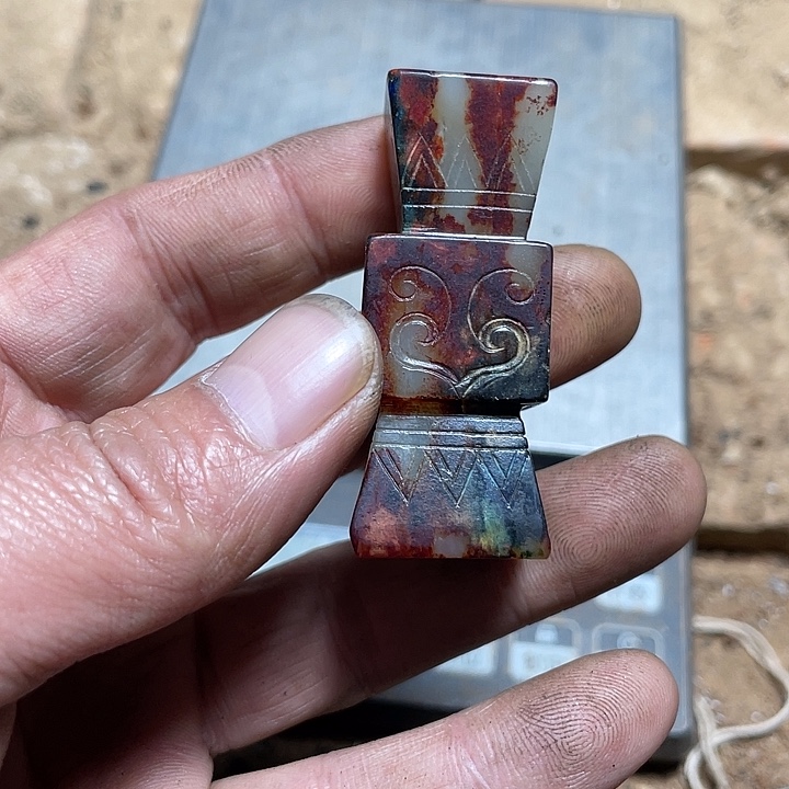 用***7和田玉（糖玉）未镶嵌颈饰