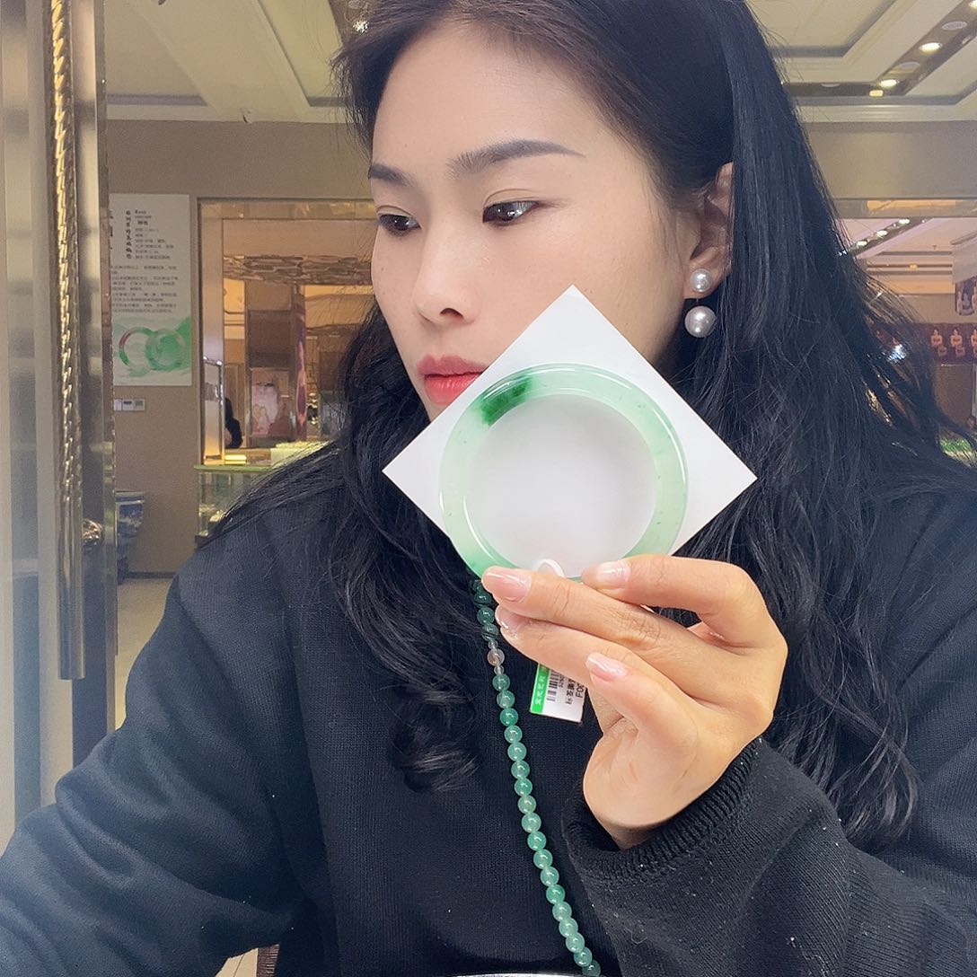 未镶嵌手镯石英质玉