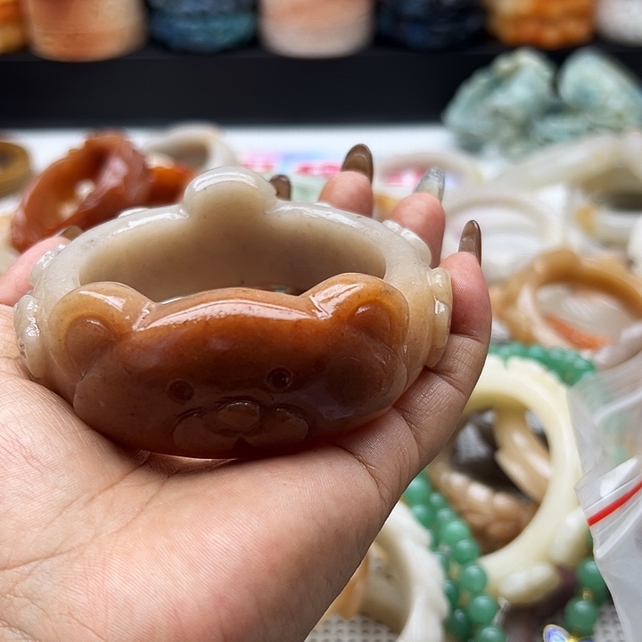 未镶嵌手镯石英岩玉琉*