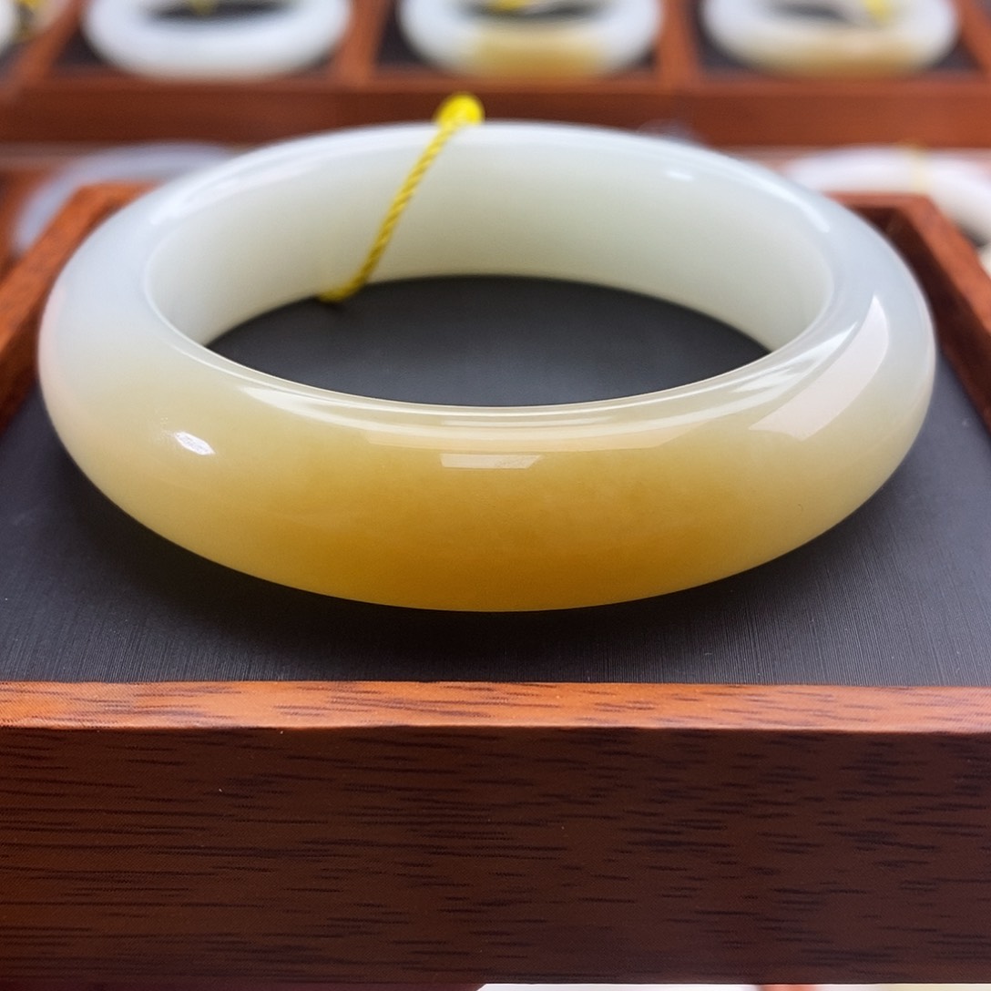 和田玉（糖玉）手镯未镶嵌