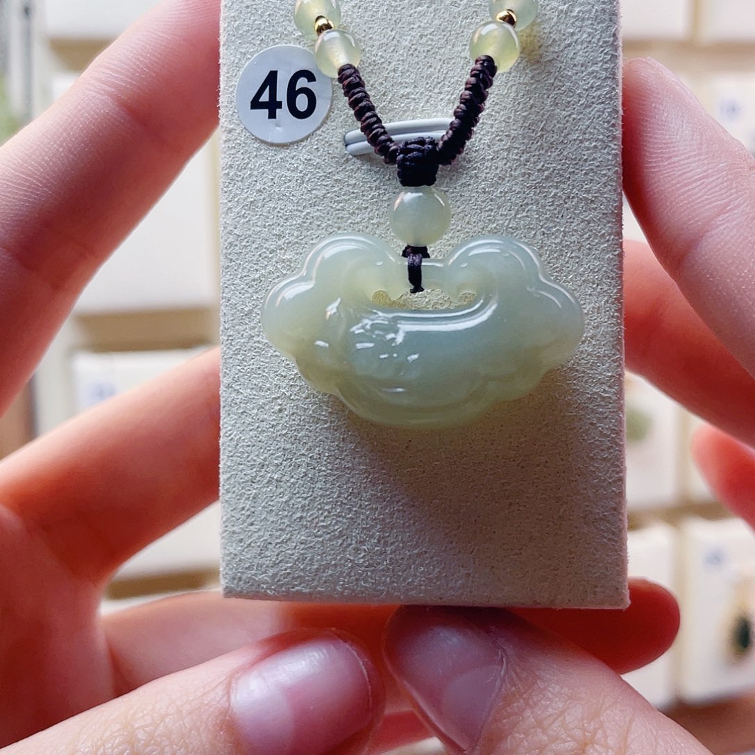 和田玉未镶嵌吊坠(赠链)