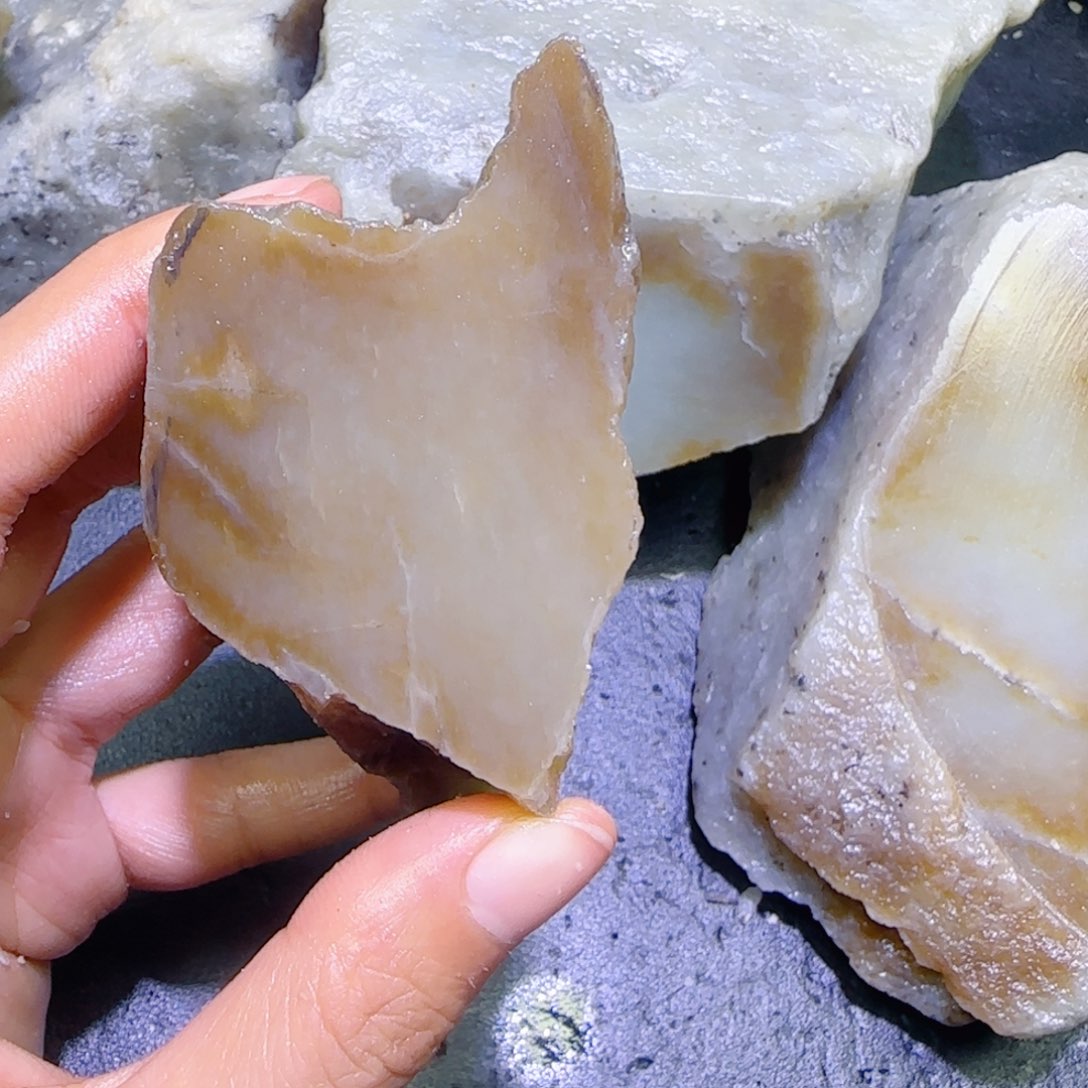 和田玉未镶嵌珠宝半成品