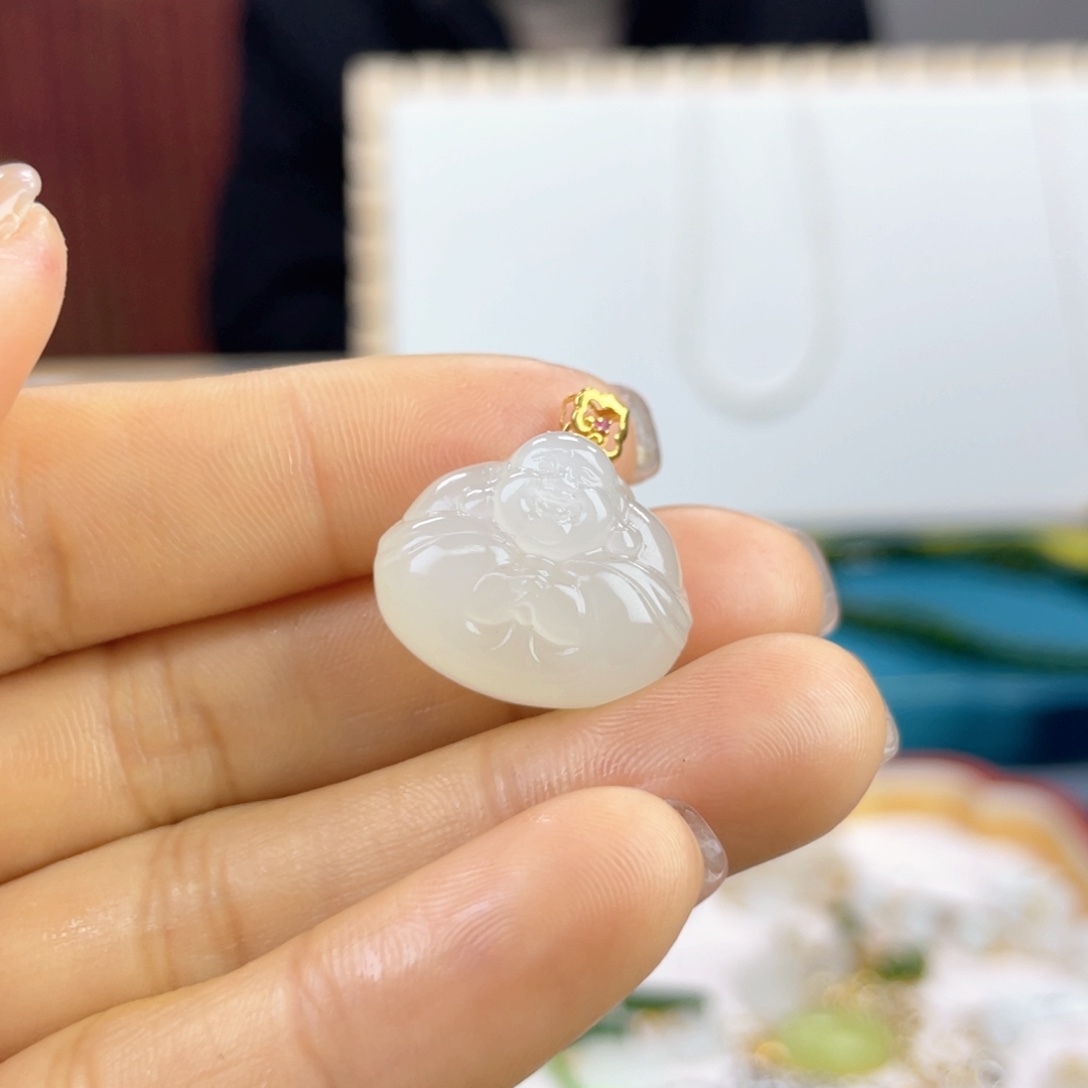 和田玉颈饰18K金镶嵌