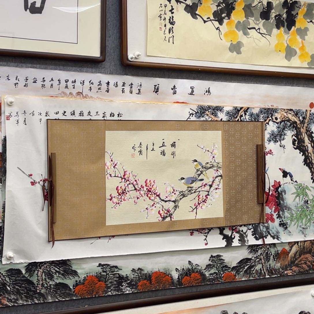 国画梅开五福成品卷轴一幅