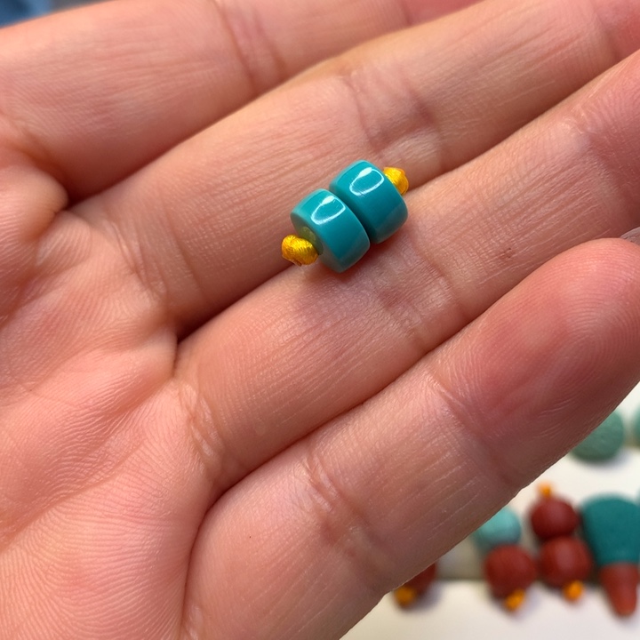 绿松石未镶嵌颈饰