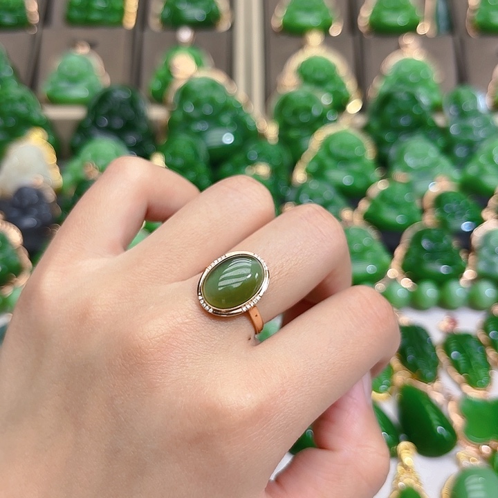 和田玉（碧玉）戒指18K金镶嵌