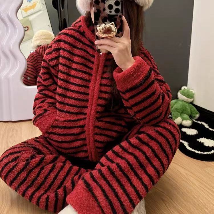芯语婷秋冬季新款红黑条纹睡衣女士法兰绒御寒保暖家居服甜美套装