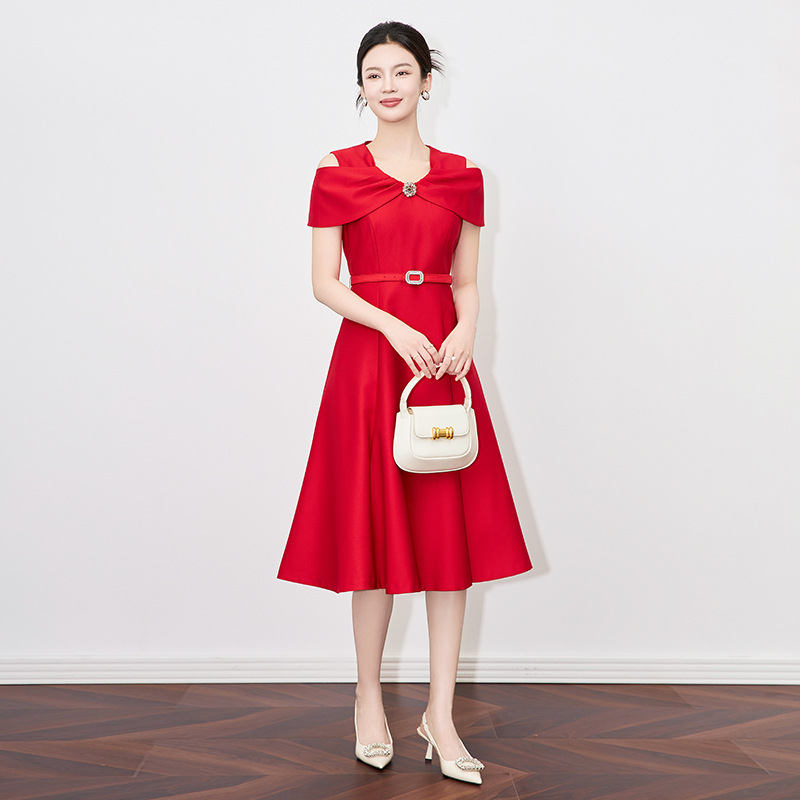 -南油法式轻熟连衣裙正式场合礼服设计感连衣裙女春夏新款