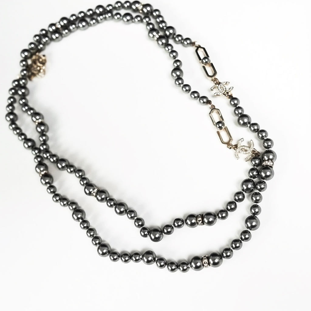Chanel 灰色珍珠长项链
