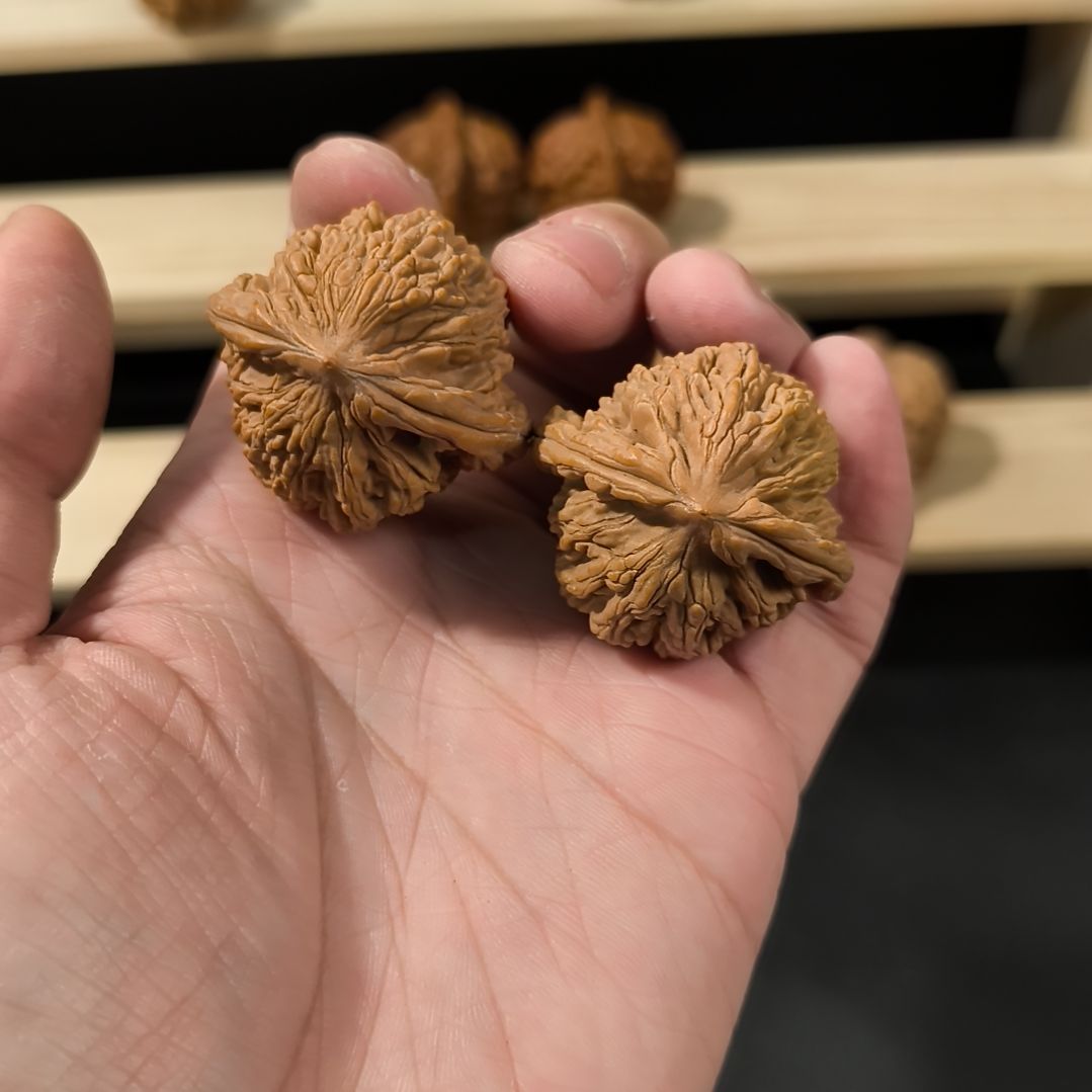 文玩核桃吊坠39虎头