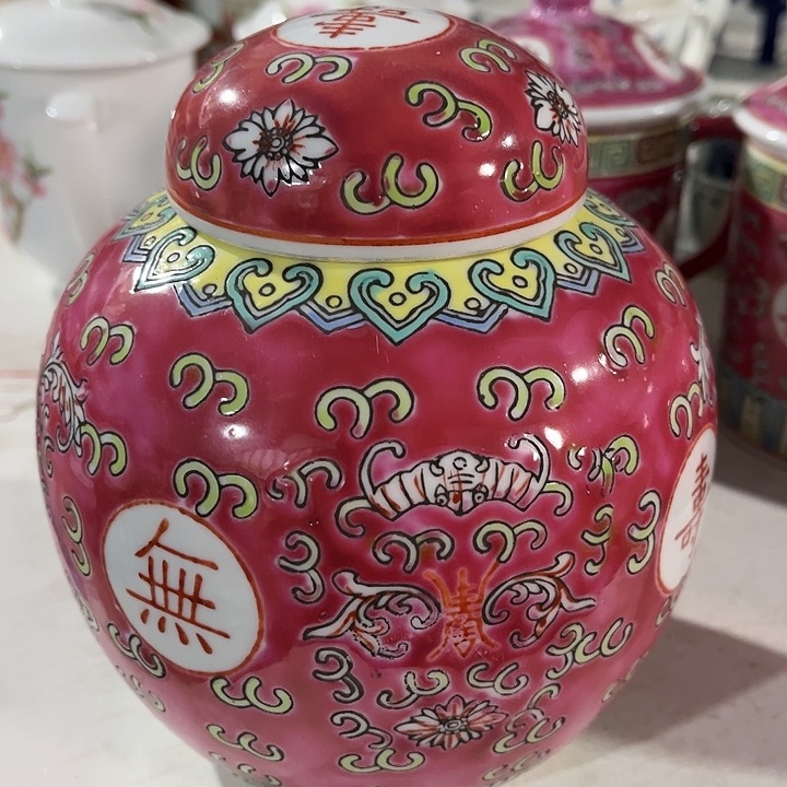 瓷片景德镇陶瓷储物罐。