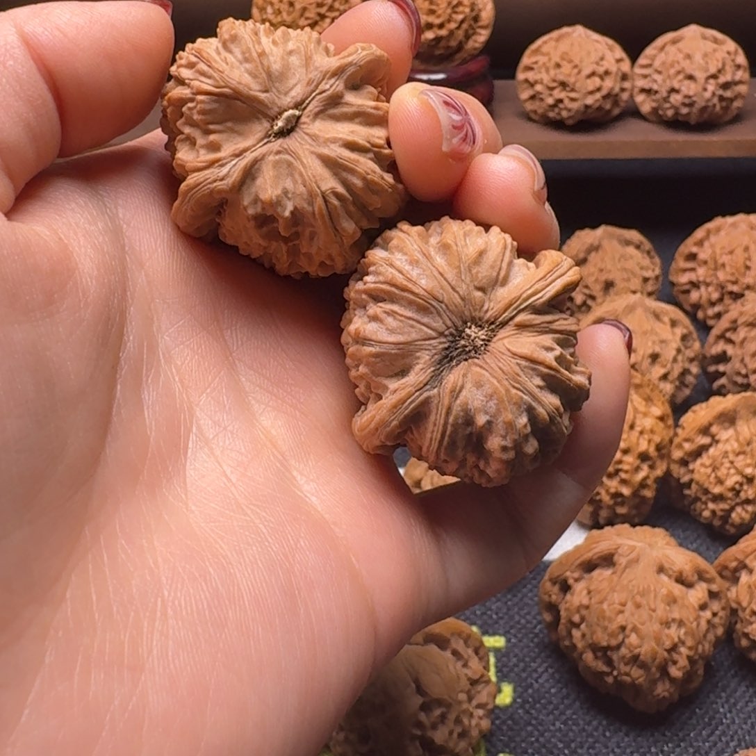 文玩核桃吊坠37三角白