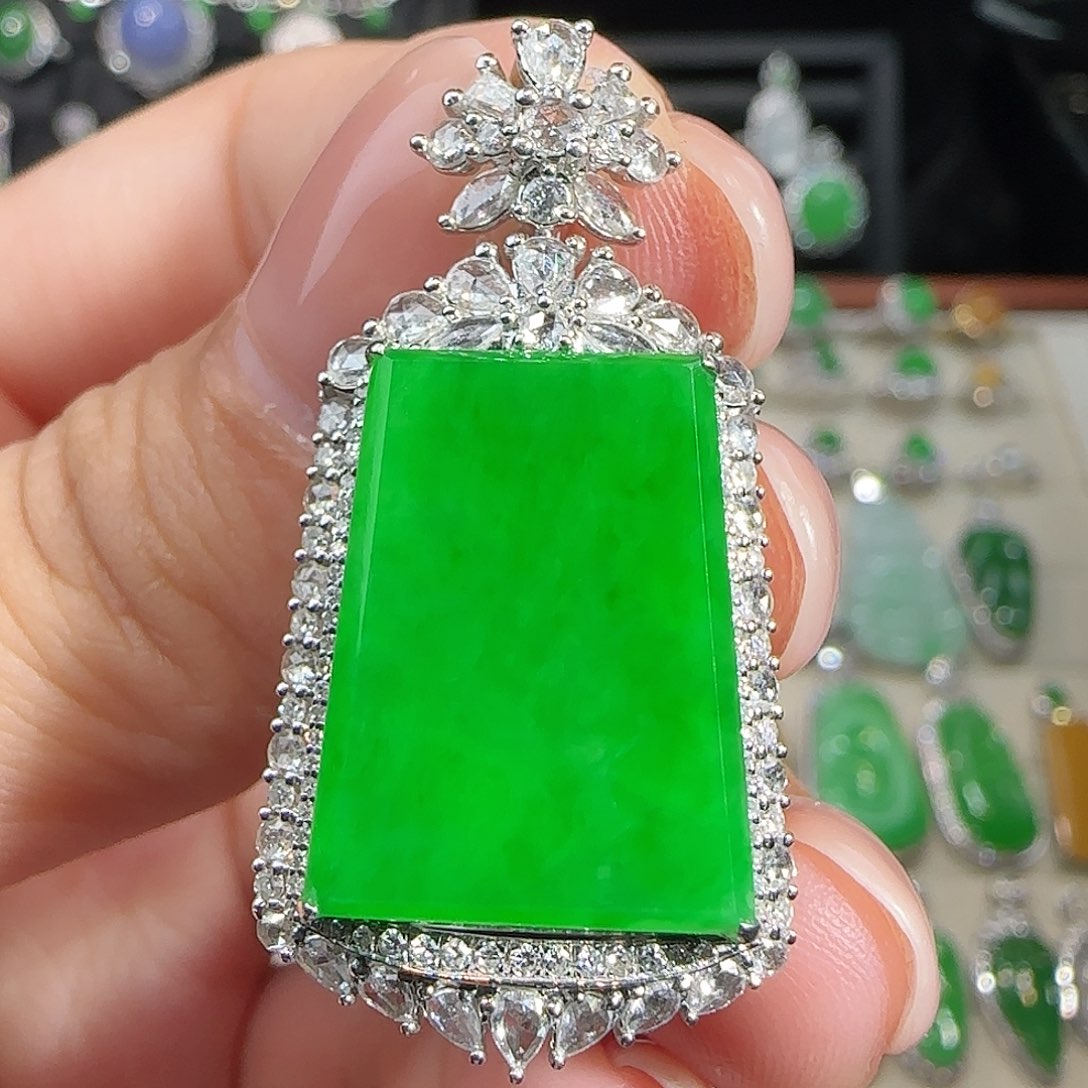 翡翠吊坠(不含链)18K金镶嵌