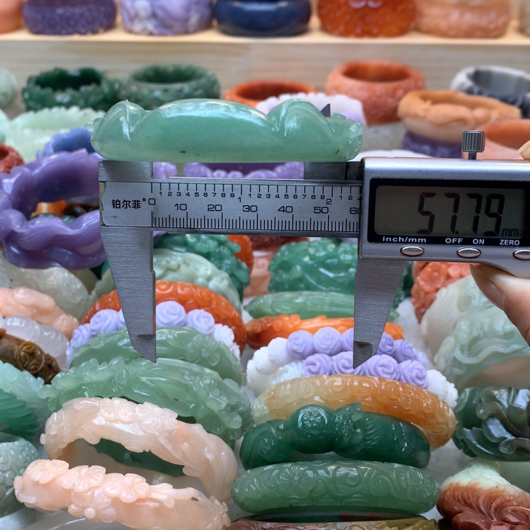 未镶嵌手镯石英质玉