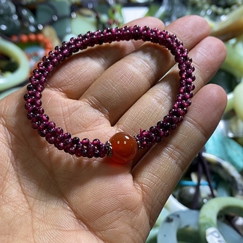 石榴石手链未镶嵌一个