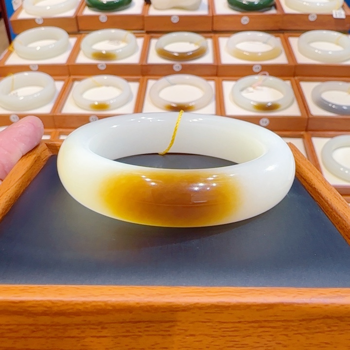 和田玉未镶嵌手镯且末传承级老红糖52 53