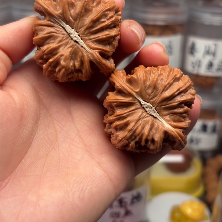 吊坠桃核46闷白尖有修