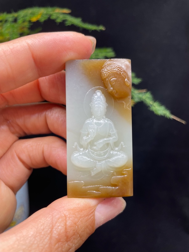 糖白玉坐莲观音精雕巧琢