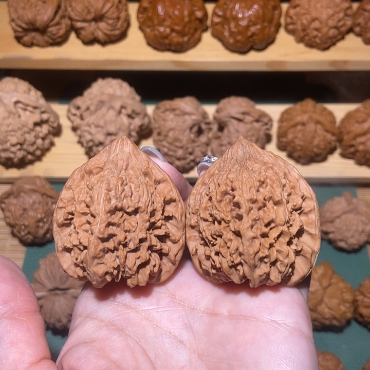 文玩核桃吊坠百花山满天星