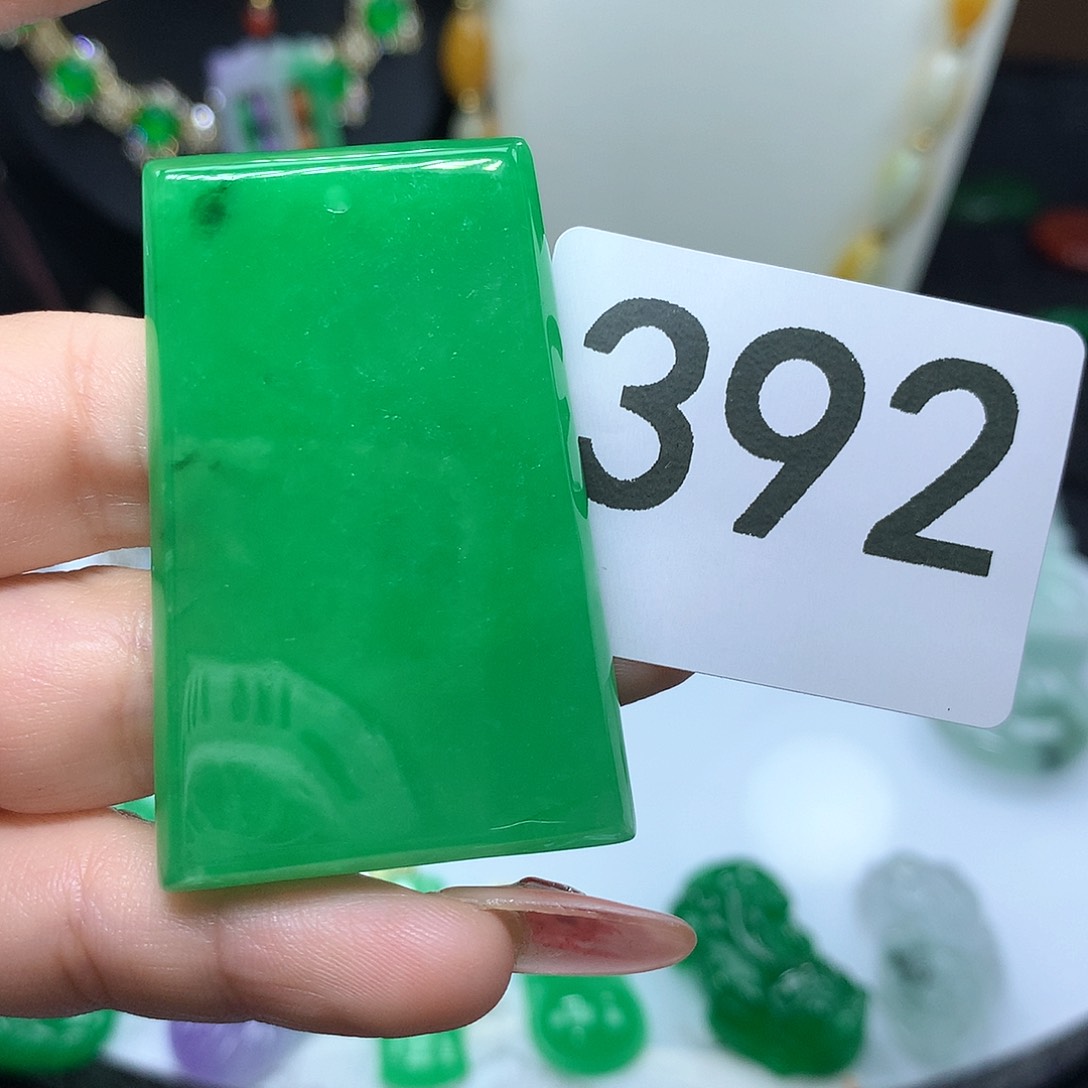 翡翠吊坠(赠链)未镶嵌