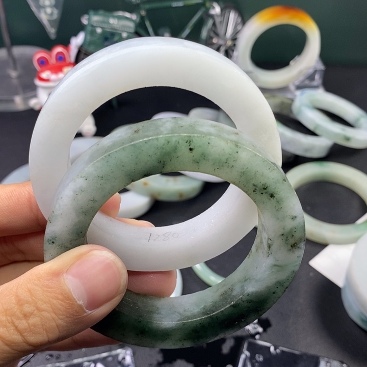 定制翡翠手镯未镶嵌萤**光