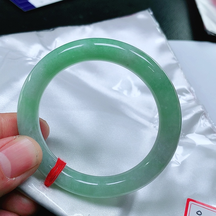 翡翠手镯未镶嵌翡翠手镯未镶嵌