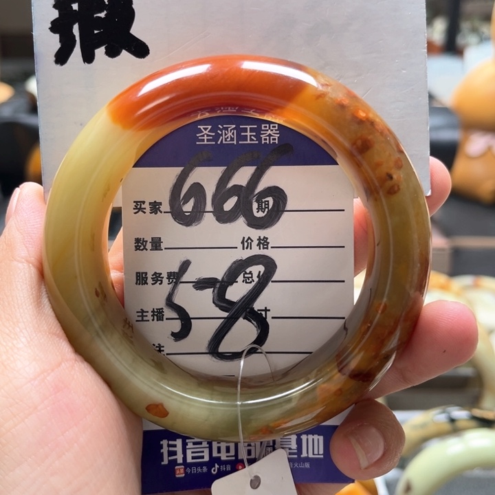 蛇纹石玉手镯未镶嵌多****?