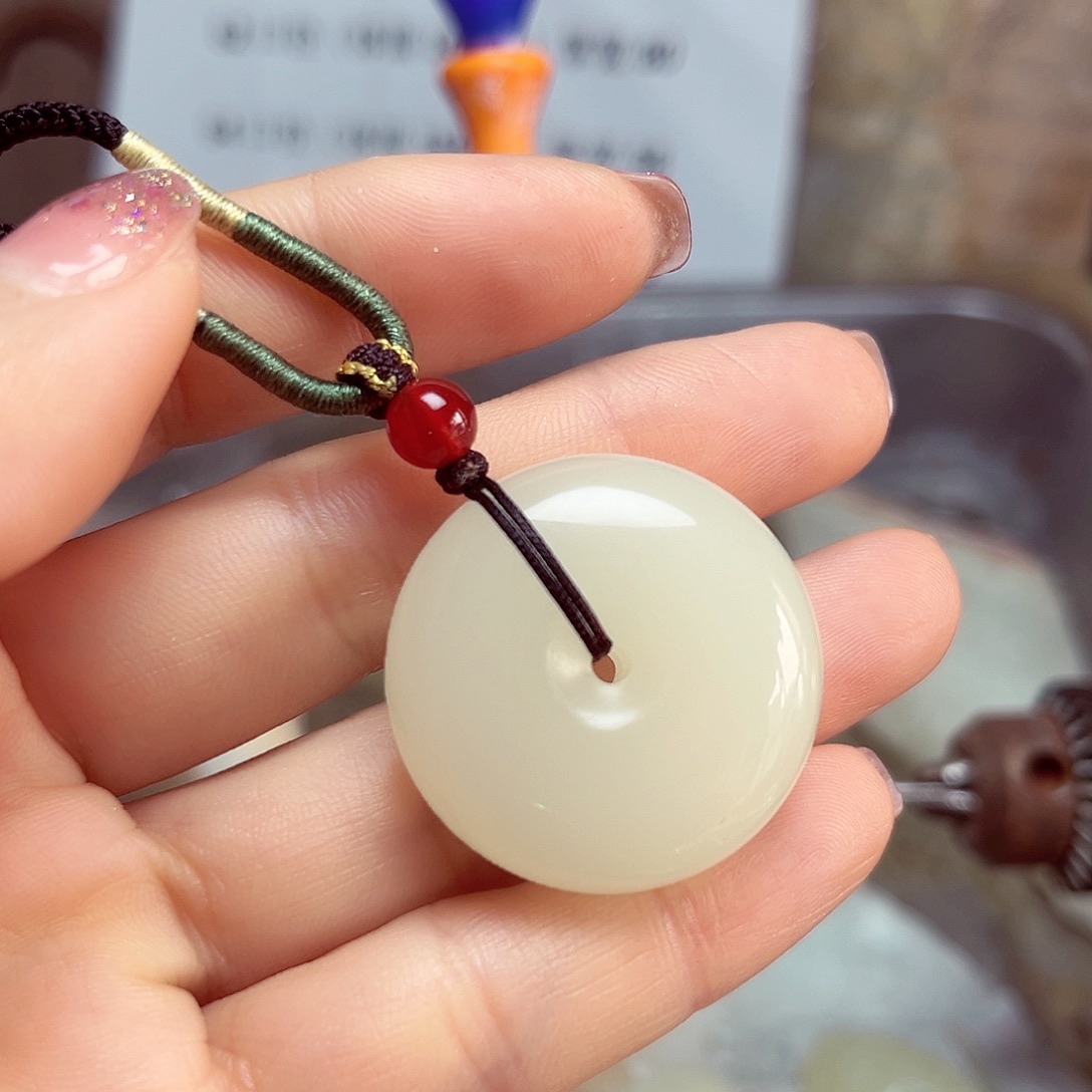 遍***歌和田玉未镶嵌颈饰平安扣30