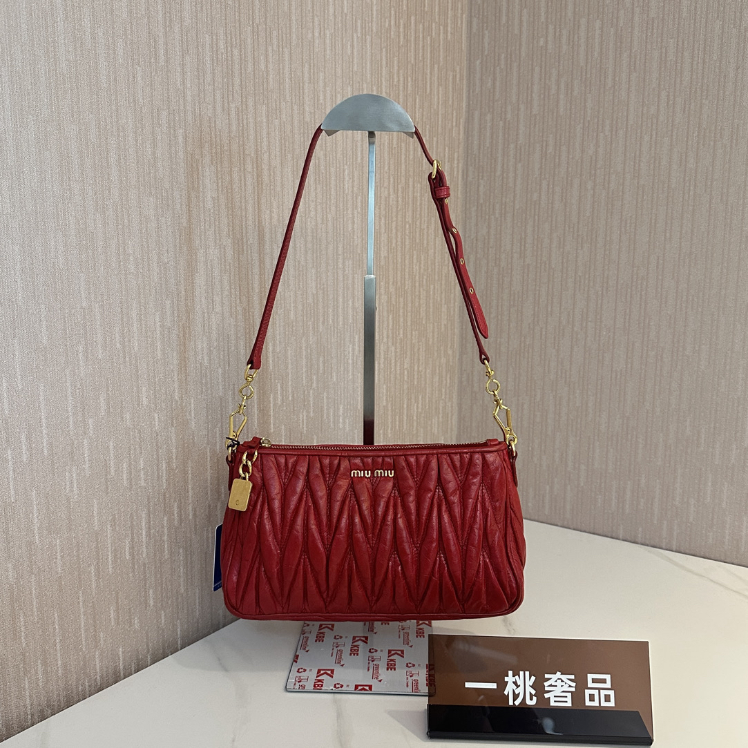 95新 MIU MIU/缪缪 一桃/缪缪红金褶皱麻将